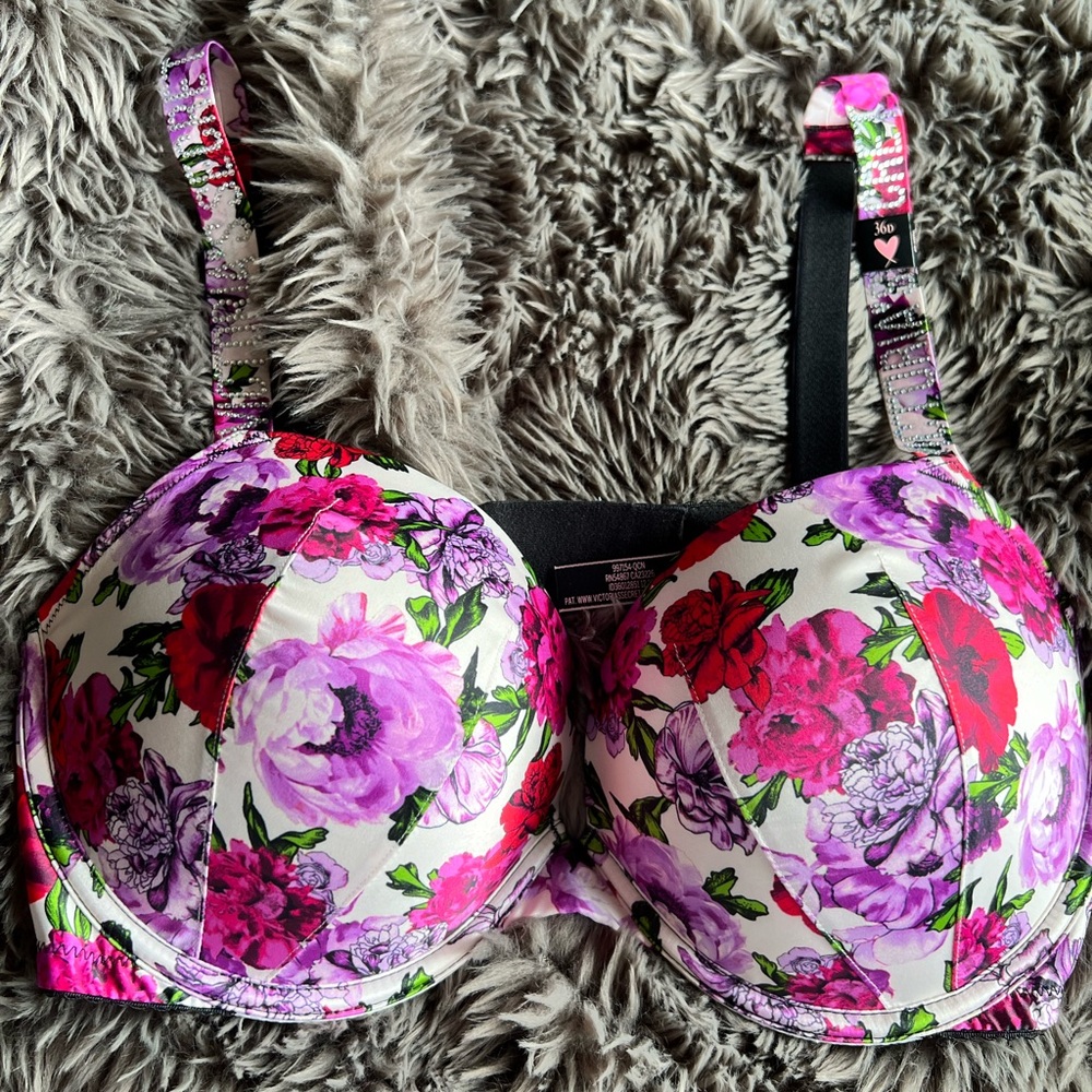 NWT Victorias Secret Very Sexy push up bling bra